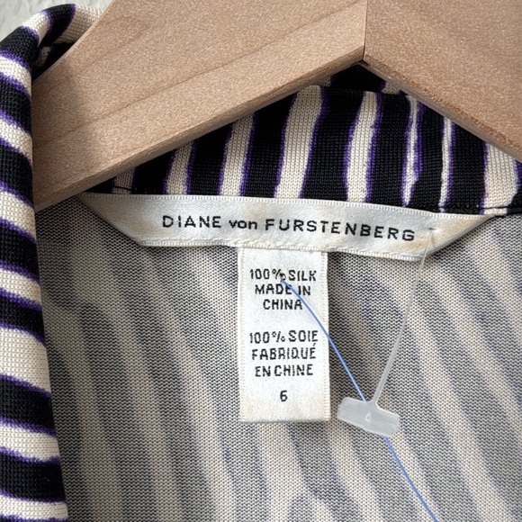 Diane von Furstenberg 100% Silk Abstract Wrap Top Purple Black Size 6 - Picture 3 of 5